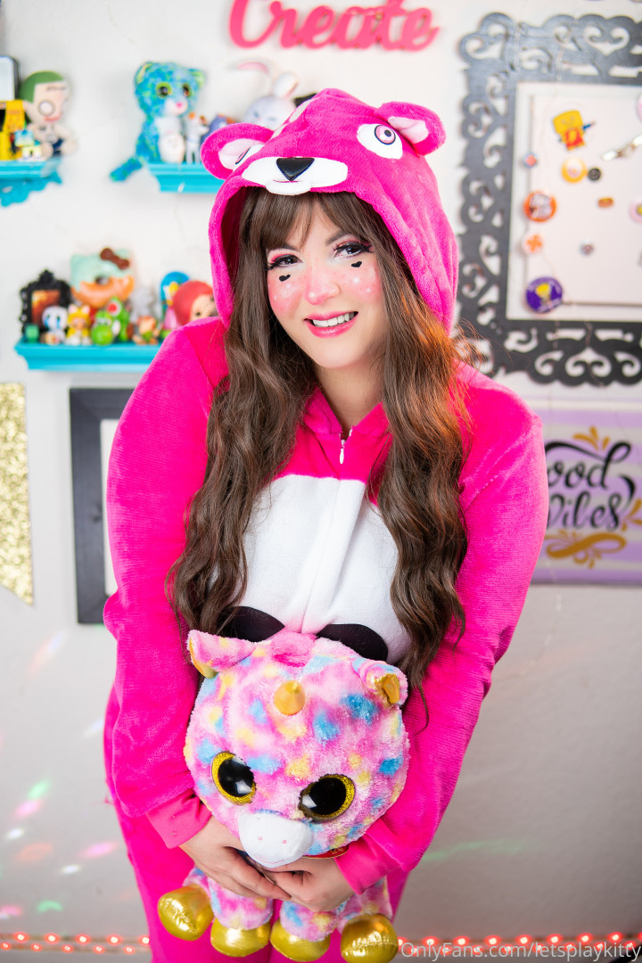 Photo by letsplaykitty published on October 14,2023 14:54:33 - BestThots