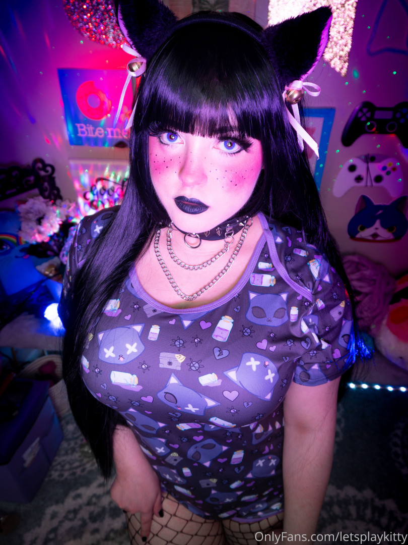 Photo by letsplaykitty published on October 15,2023 00:01:10 - BestThots