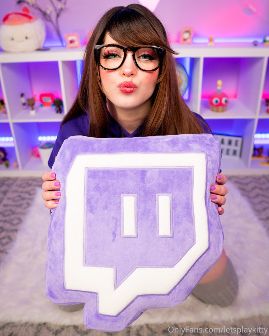 Photo by letsplaykitty published on October 15,2023 01:25:09 - BestThots