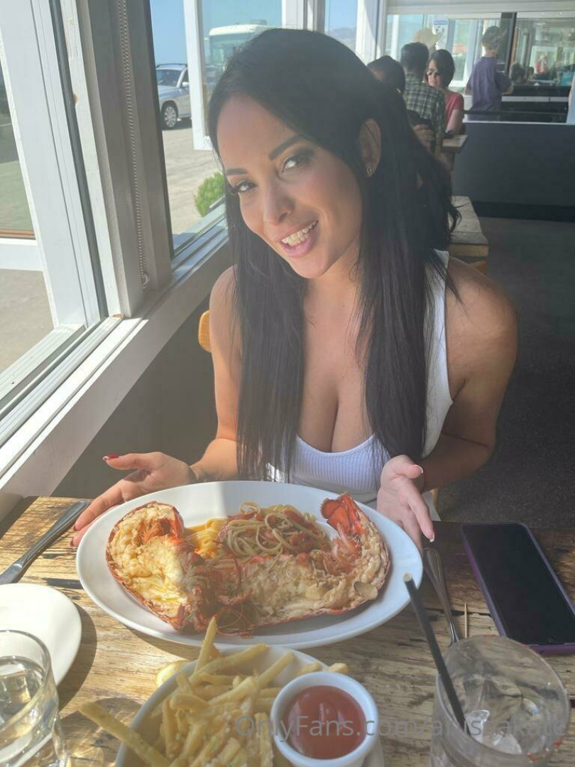 Photo by anissakate published on September 1,2023 02:06:41 - BestThots