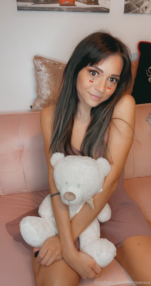 Photo by rileyjeanxxx published on August 5,2023 10:43:18 - BestThots