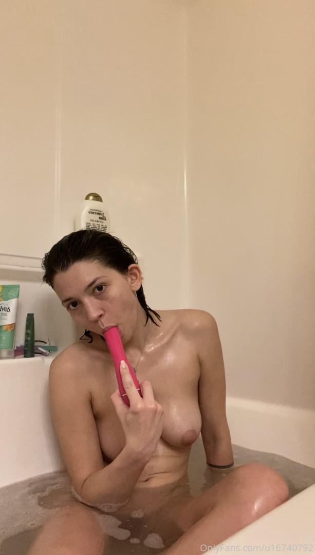 Photo by rileyjeanxxx published on August 5,2023 11:27:28 - BestThots