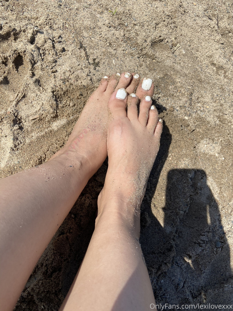 Photo by alexislovexxx published on October 12,2023 20:55:28 - BestThots