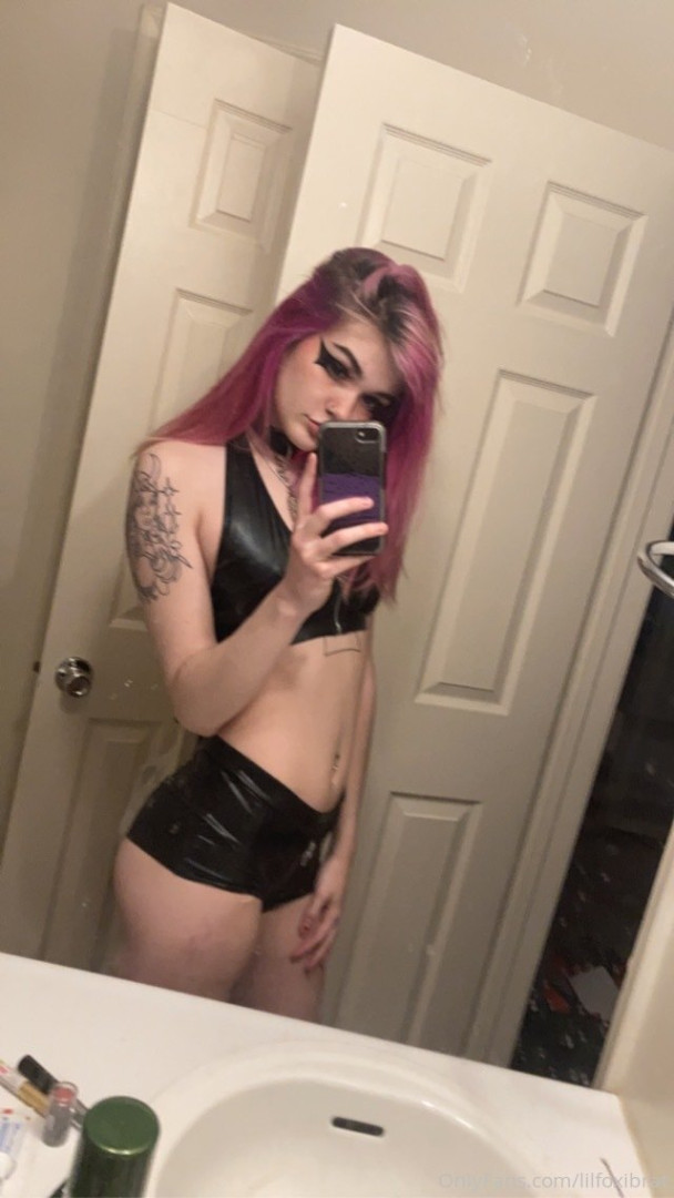 Photo by lilfoxibrat published on October 16,2023 00:02:22 - BestThots