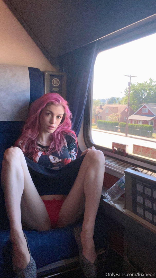 Photo by luxneon published on October 16,2023 21:23:49 - BestThots