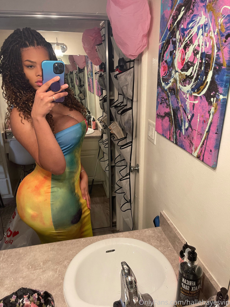 Photo by hallehayesvip published on August 29,2023 23:18:17 - BestThots