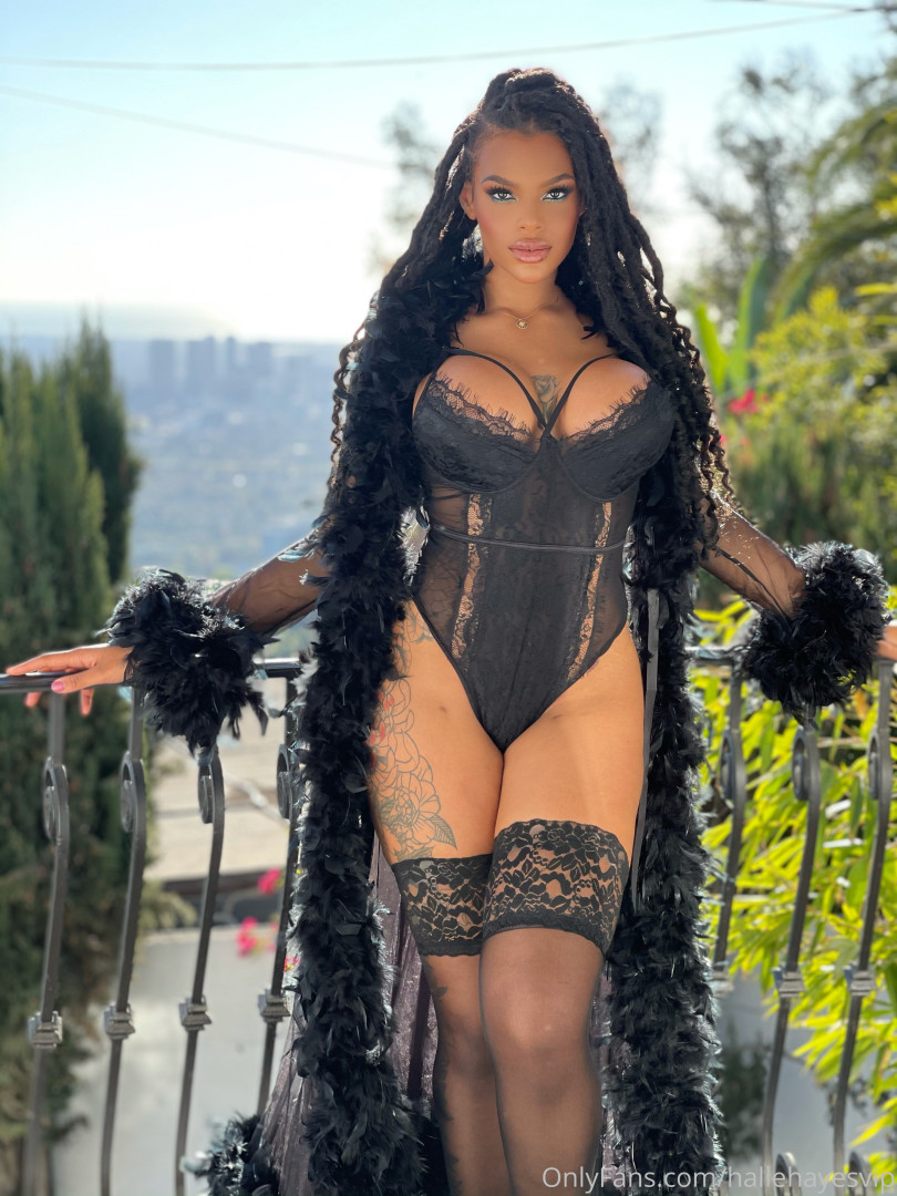 Photo by hallehayesvip published on August 29,2023 23:45:19 - BestThots