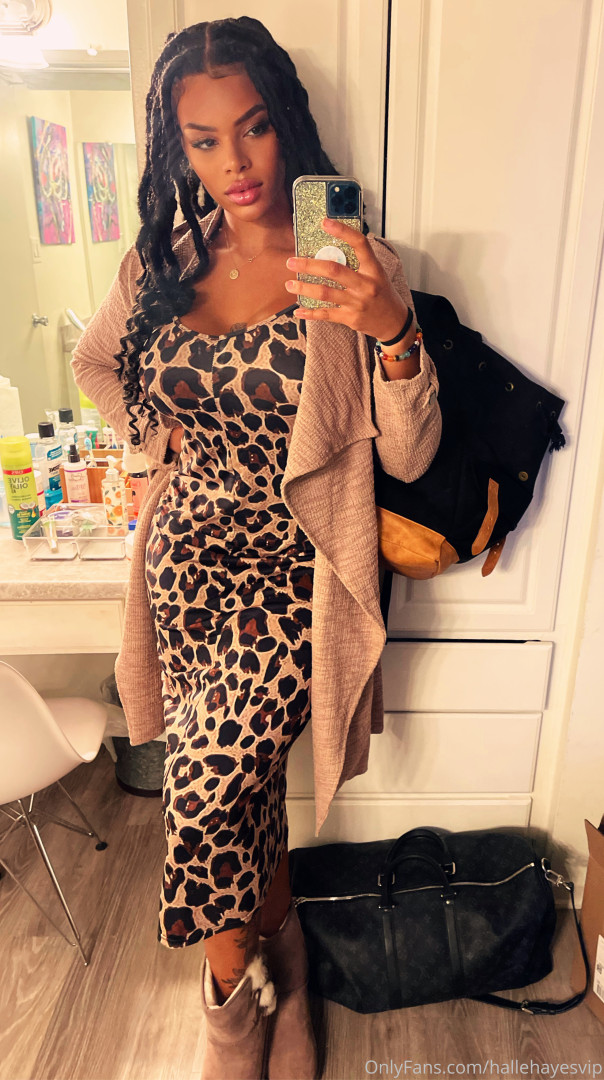 Photo by hallehayesvip published on August 30,2023 01:51:22 - BestThots