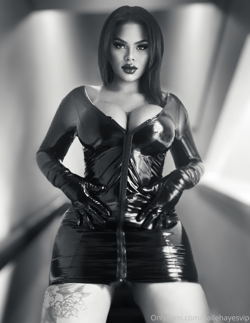 Photo by hallehayesvip published on August 30,2023 03:48:11 - BestThots