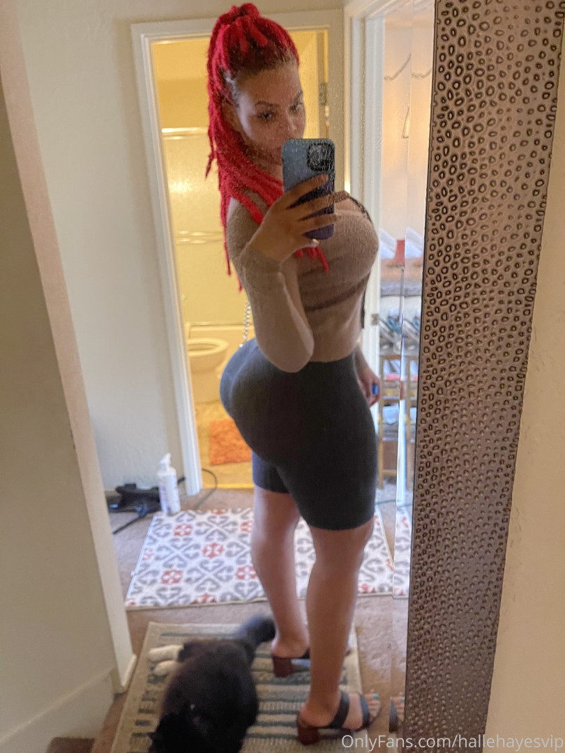 Photo by hallehayesvip published on August 30,2023 04:04:00 - BestThots