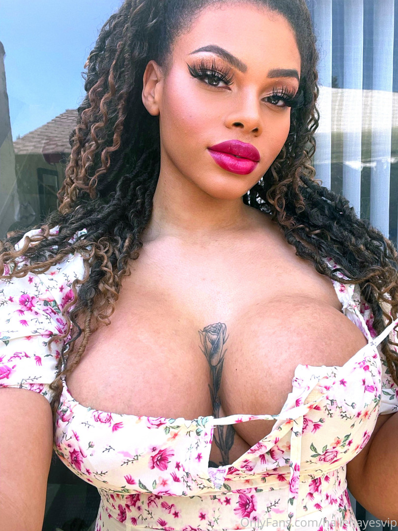 Photo by hallehayesvip published on August 30,2023 04:17:15 - BestThots