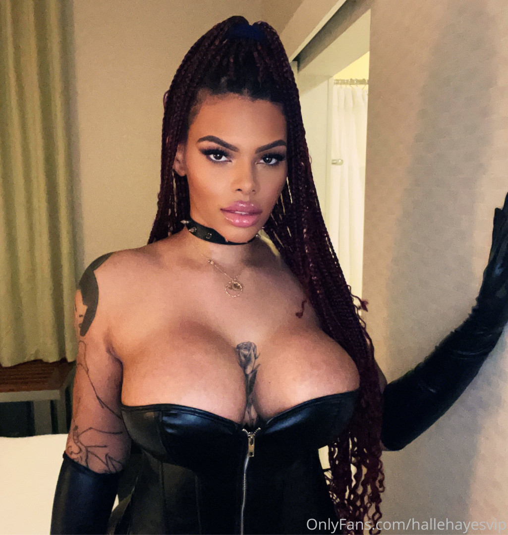 Photo by hallehayesvip published on August 30,2023 04:30:40 - BestThots