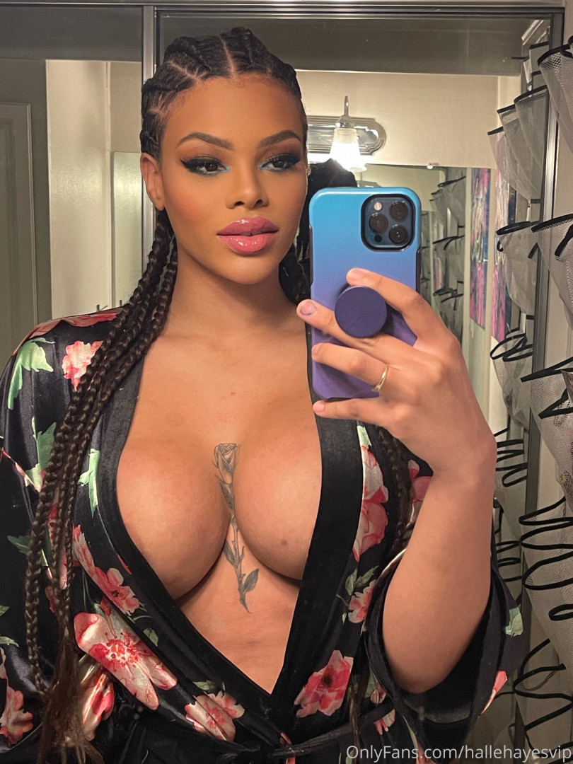 Photo by hallehayesvip published on August 30,2023 04:45:34 - BestThots