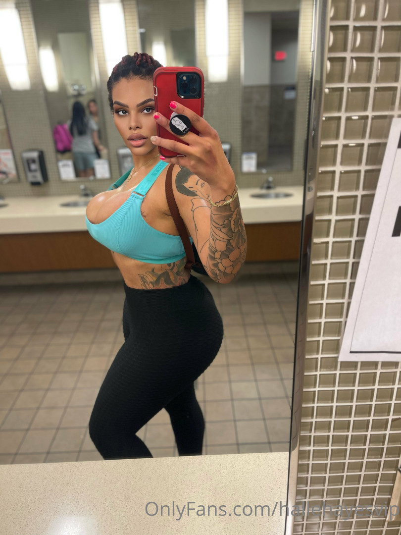 Photo by hallehayesvip published on August 30,2023 04:54:48 - BestThots