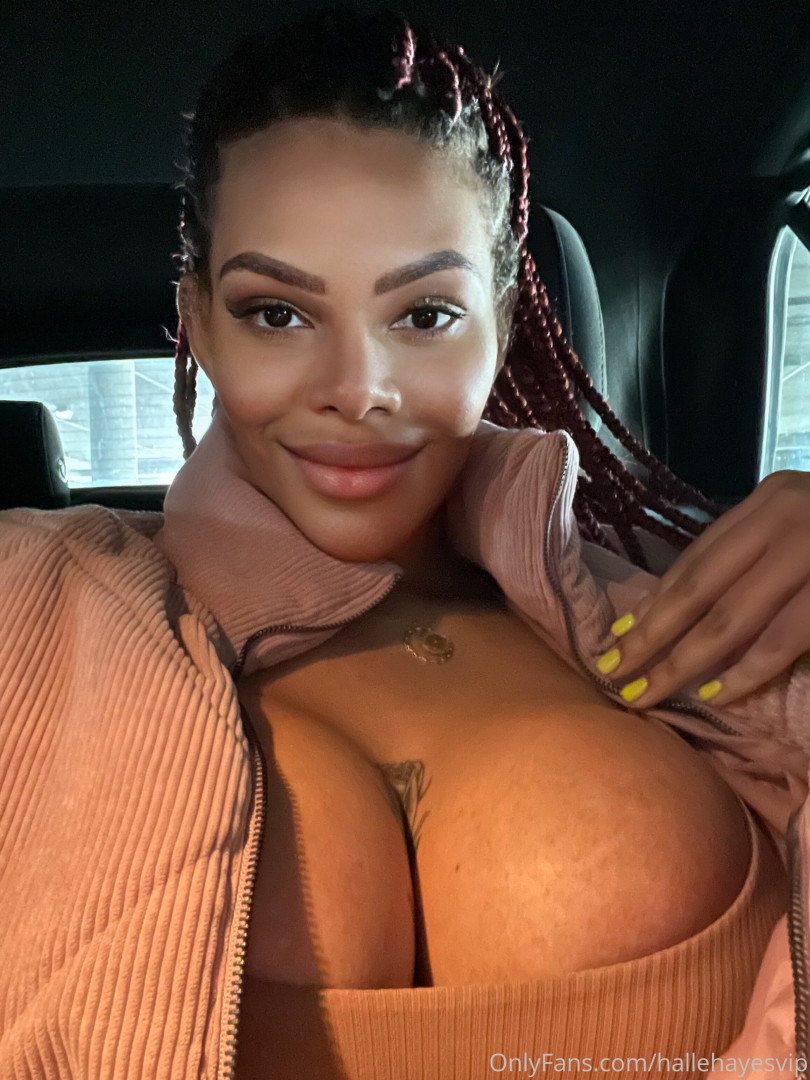 Photo by hallehayesvip published on August 30,2023 04:58:23 - BestThots