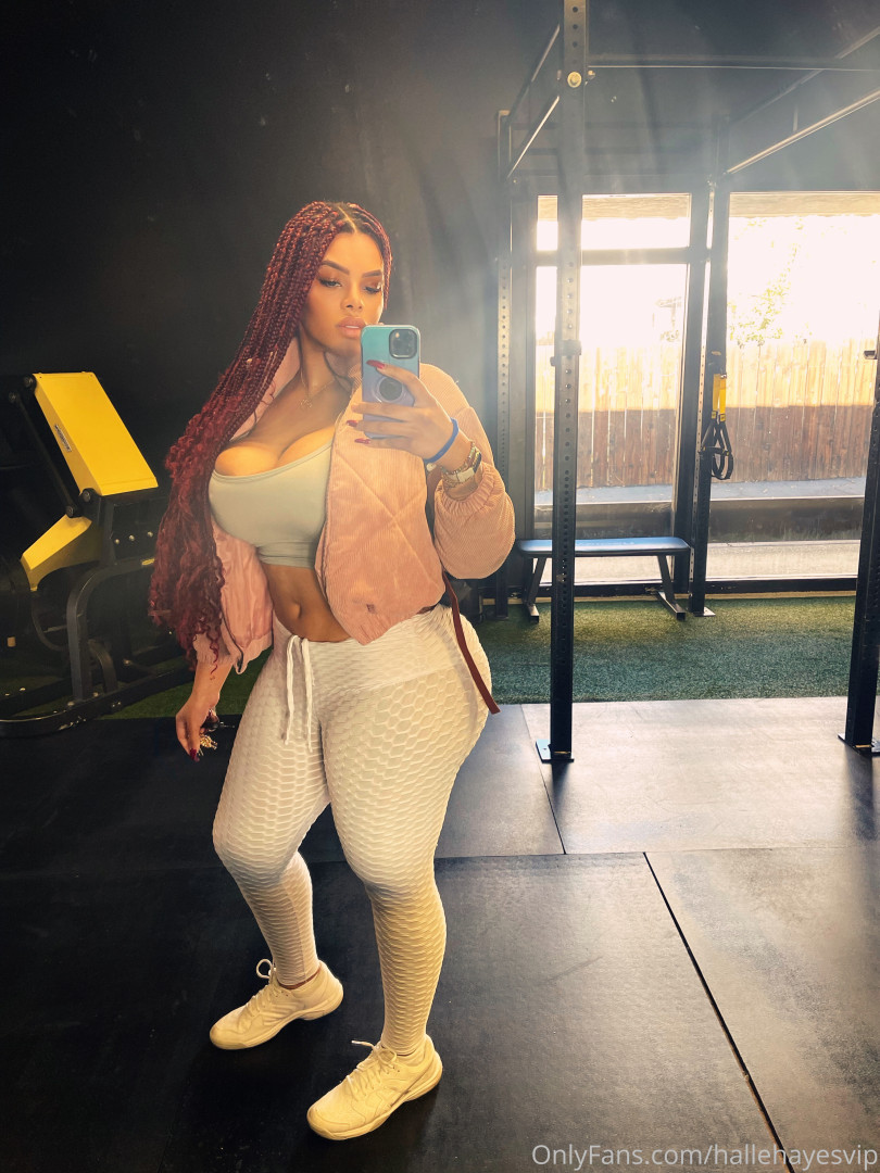 Photo by hallehayesvip published on August 30,2023 04:59:33 - BestThots