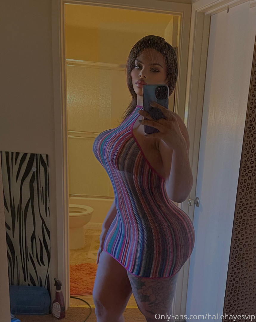 Photo by hallehayesvip published on August 30,2023 05:09:42 - BestThots