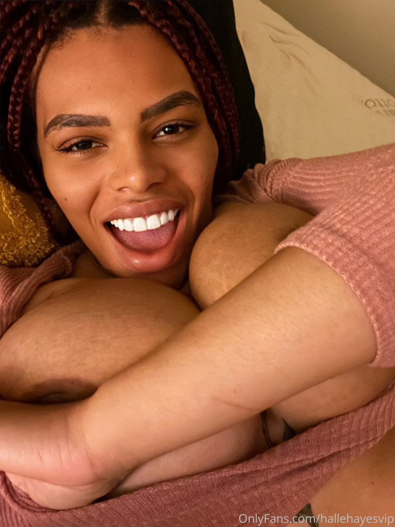 Photo by hallehayesvip published on August 30,2023 05:29:36 - BestThots