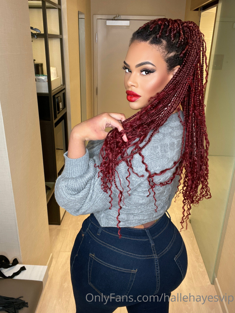 Photo by hallehayesvip published on August 30,2023 05:32:03 - BestThots