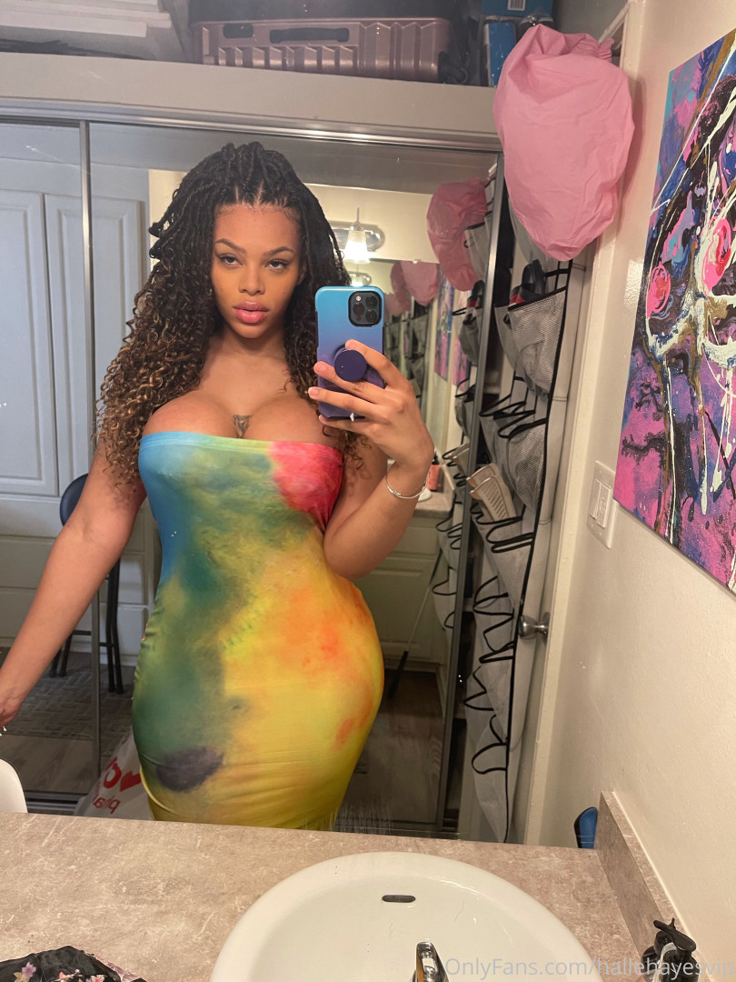 Photo by hallehayesvip published on August 30,2023 06:06:34 - BestThots