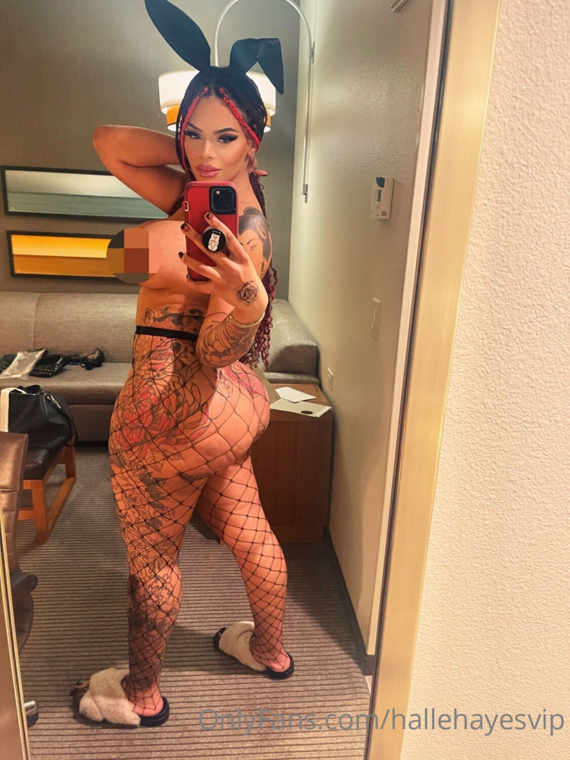 Photo by hallehayesvip published on August 30,2023 06:41:20 - BestThots