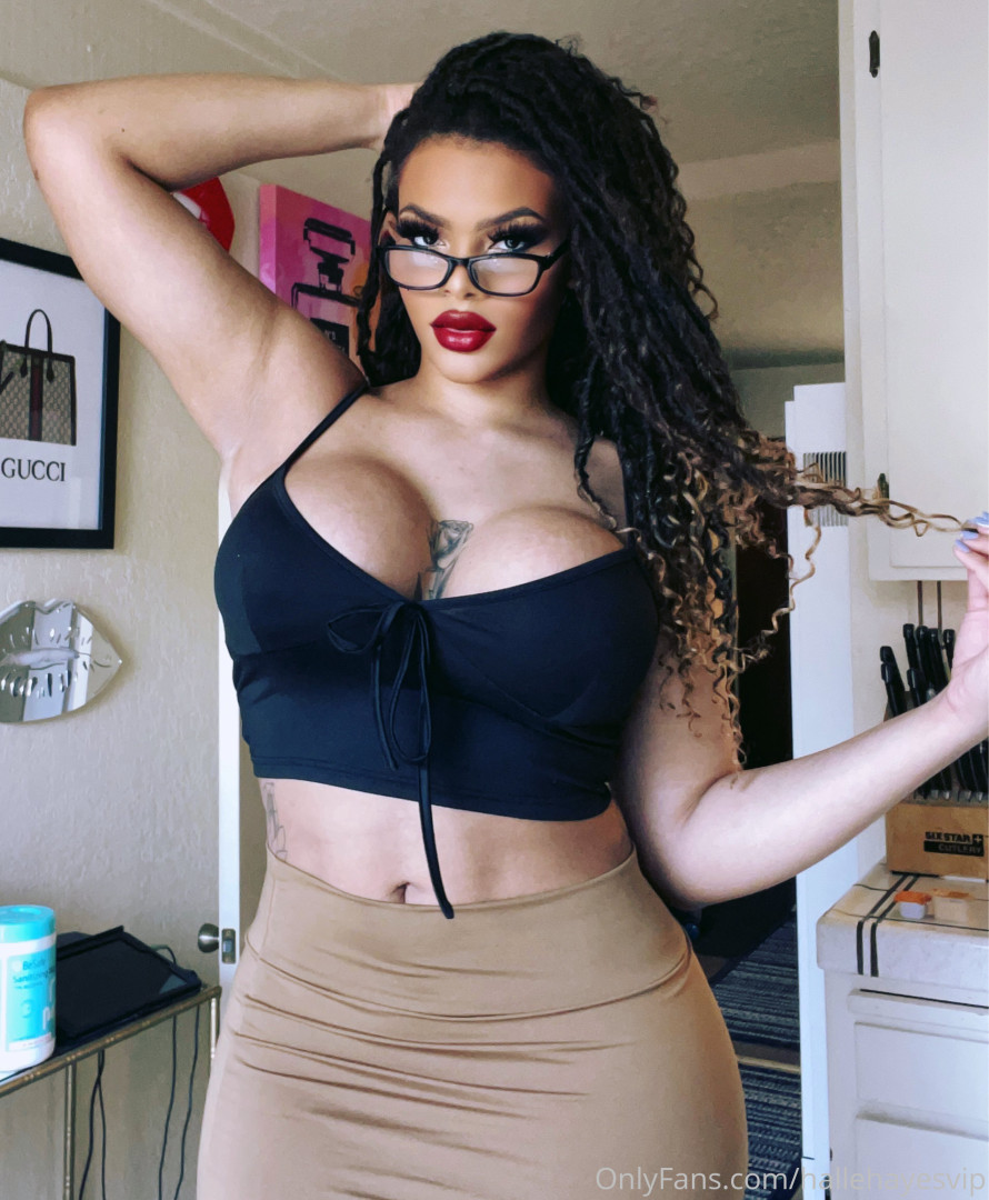 Photo by hallehayesvip published on August 30,2023 07:03:15 - BestThots