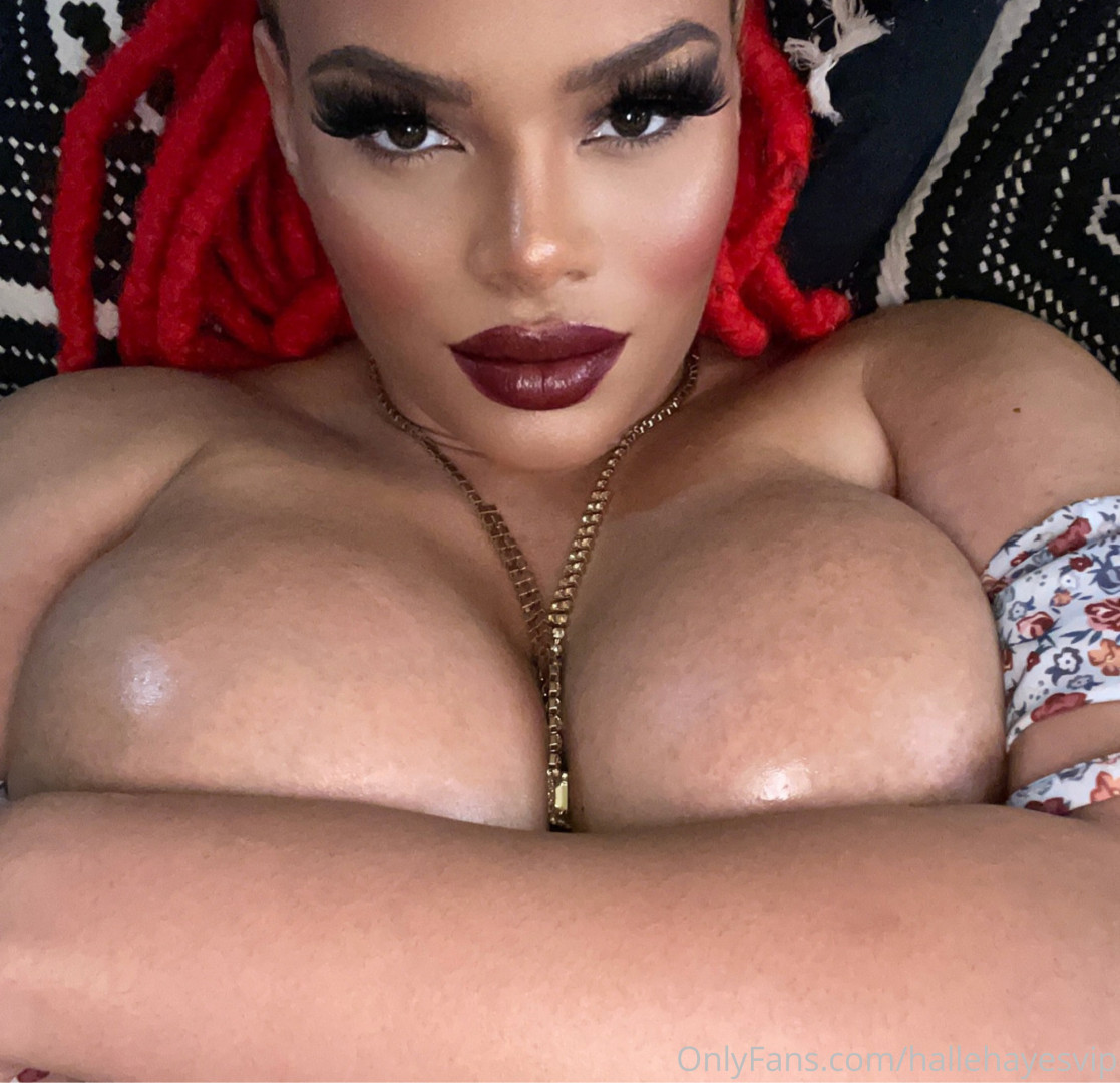 Photo by hallehayesvip published on August 30,2023 07:39:34 - BestThots