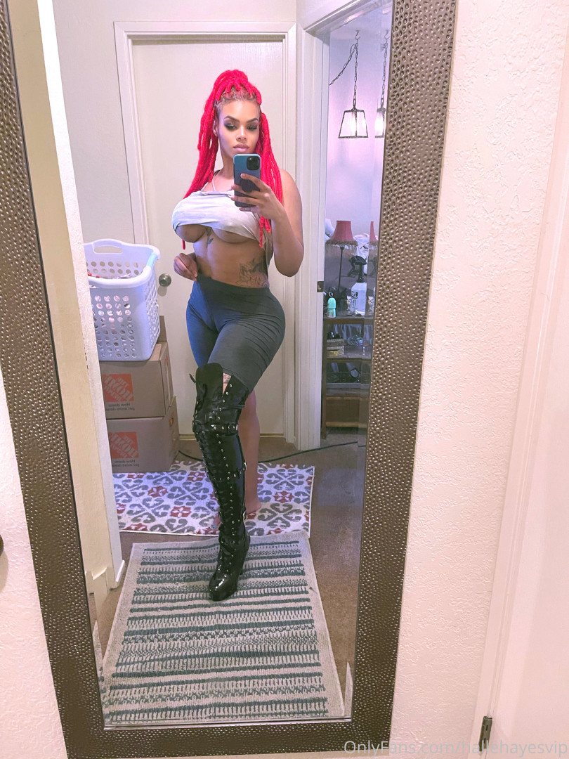 Photo by hallehayesvip published on August 30,2023 07:43:58 - BestThots