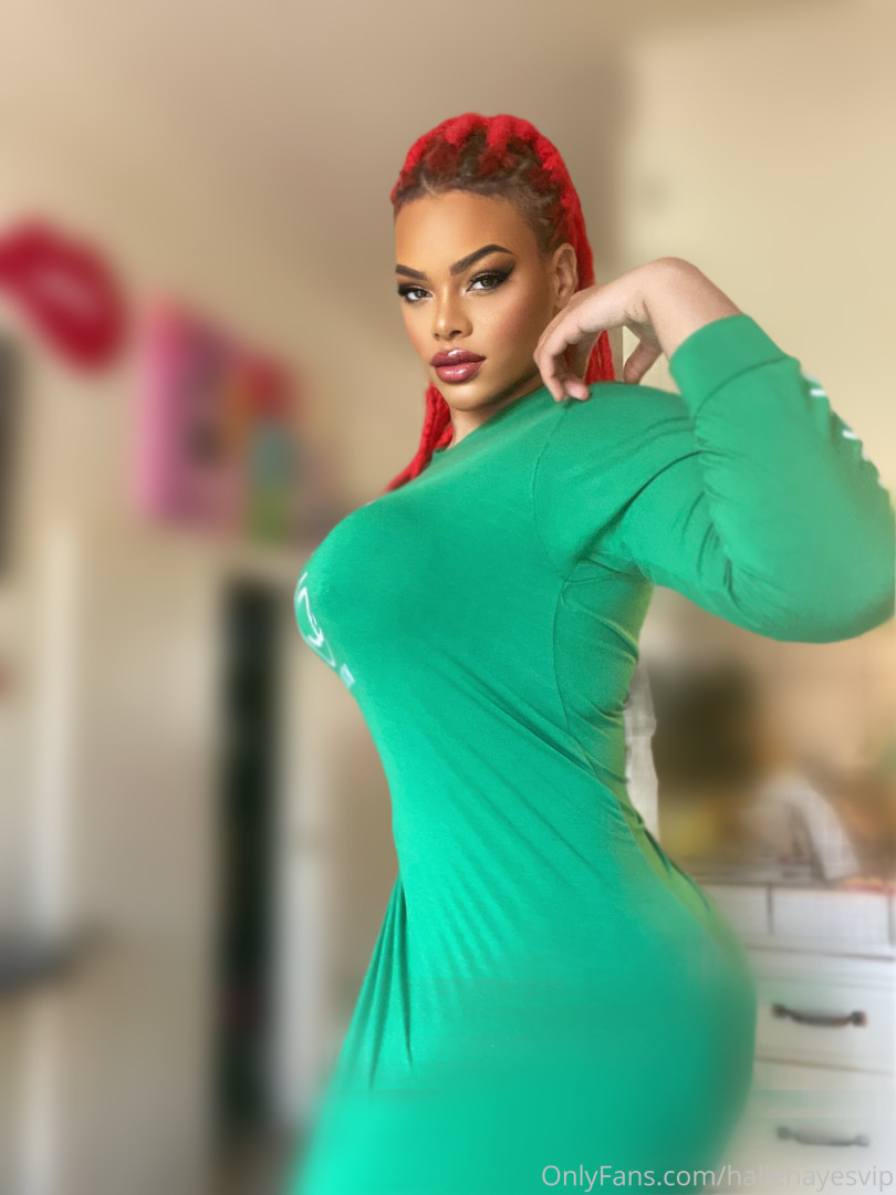 Photo by hallehayesvip published on August 30,2023 08:02:16 - BestThots