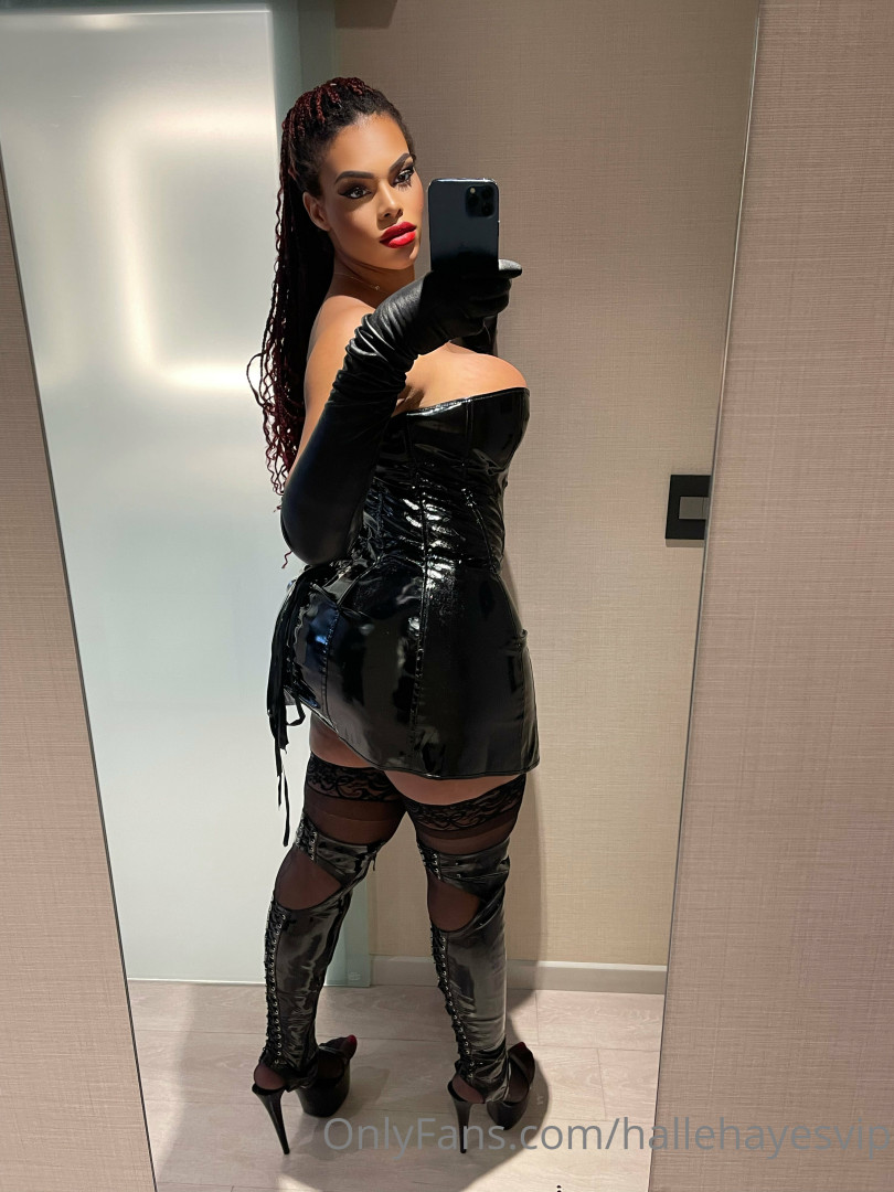 Photo by hallehayesvip published on August 30,2023 08:18:07 - BestThots