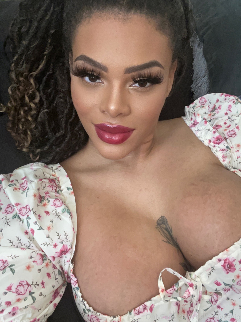 Photo by hallehayesvip published on August 30,2023 08:20:28 - BestThots