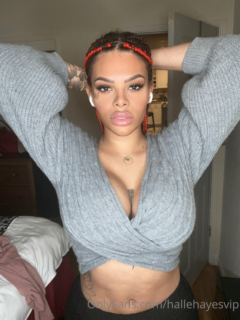 Photo by hallehayesvip published on August 30,2023 08:34:04 - BestThots