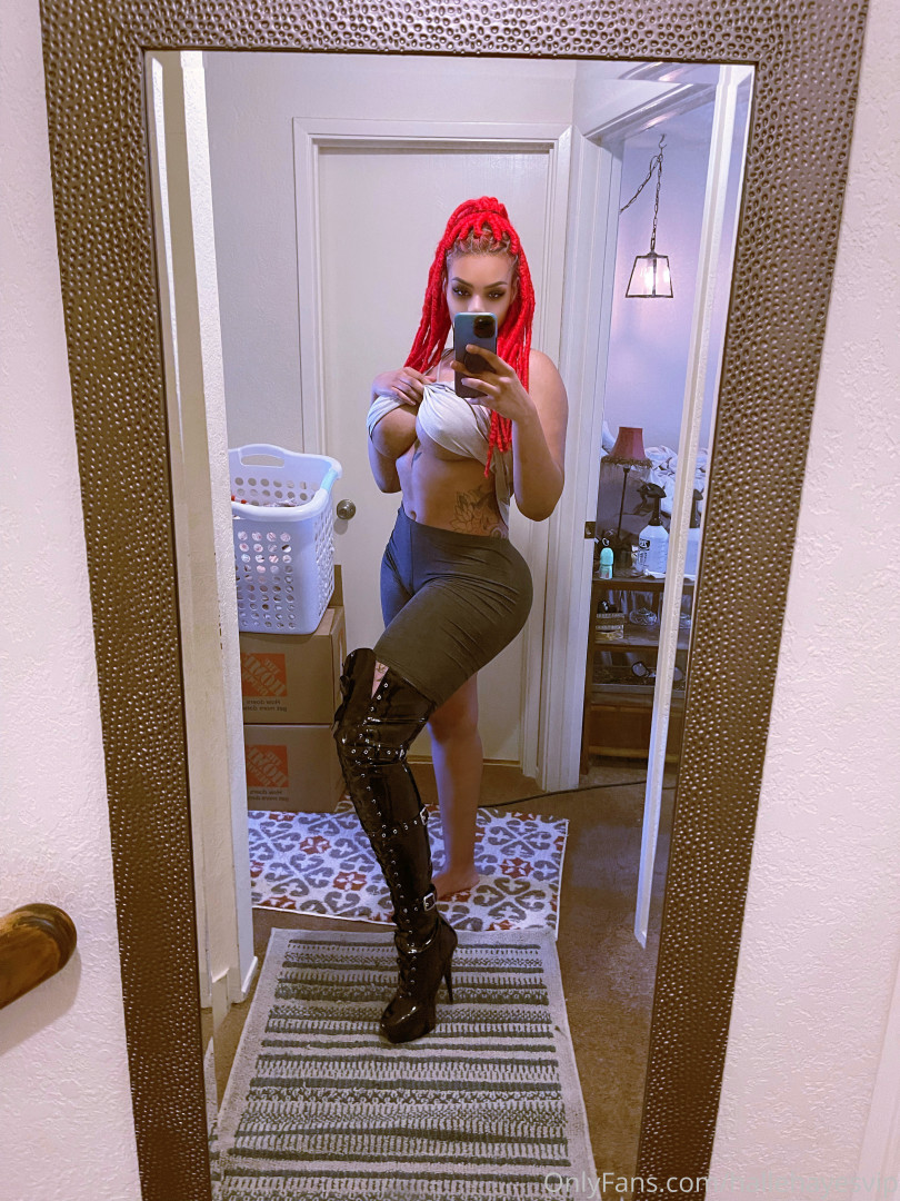 Photo by hallehayesvip published on August 30,2023 08:37:36 - BestThots