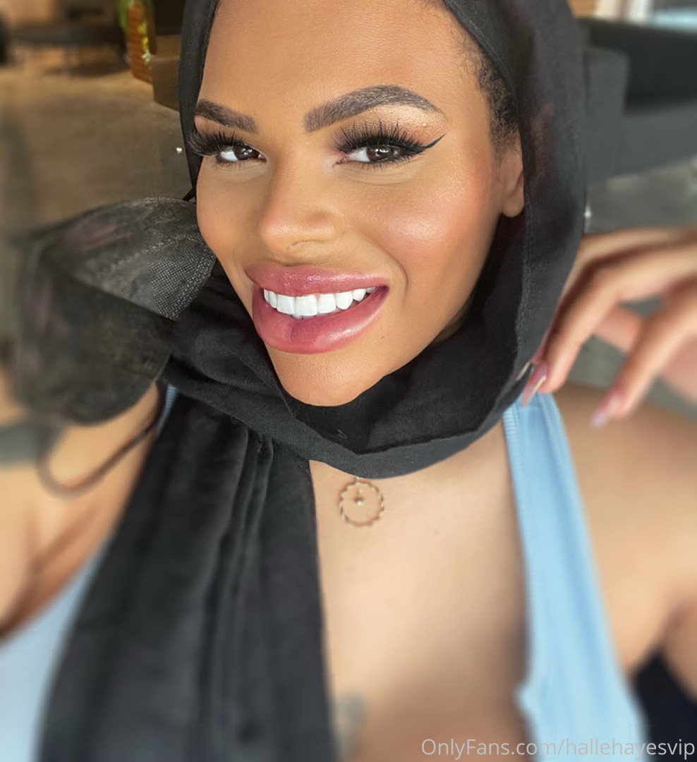 Photo by hallehayesvip published on August 30,2023 08:45:52 - BestThots