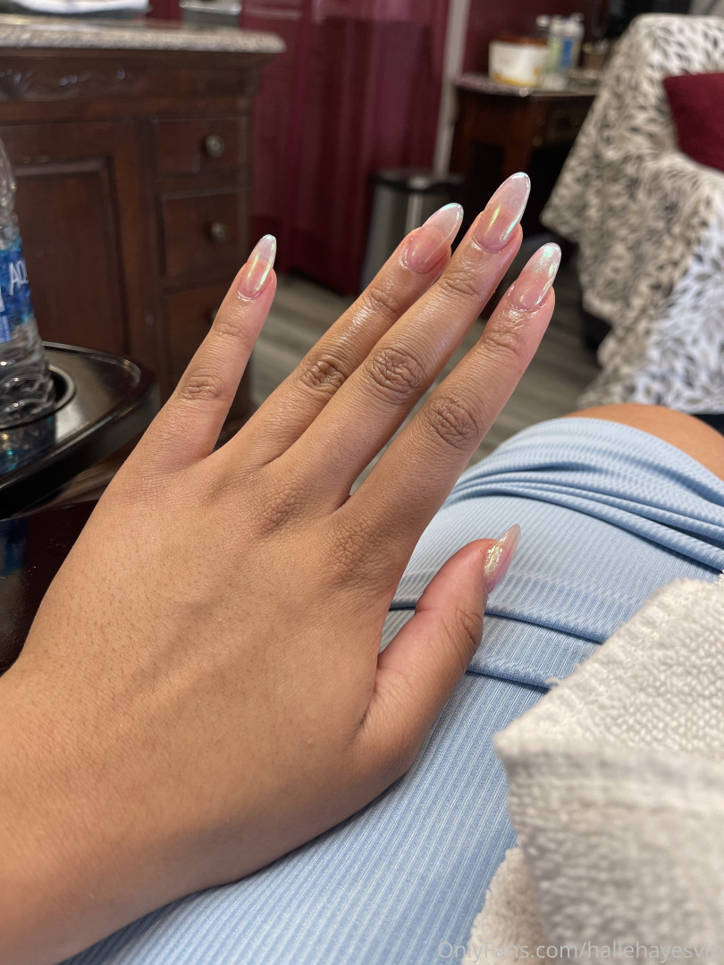 Photo by hallehayesvip published on August 30,2023 08:54:01 - BestThots