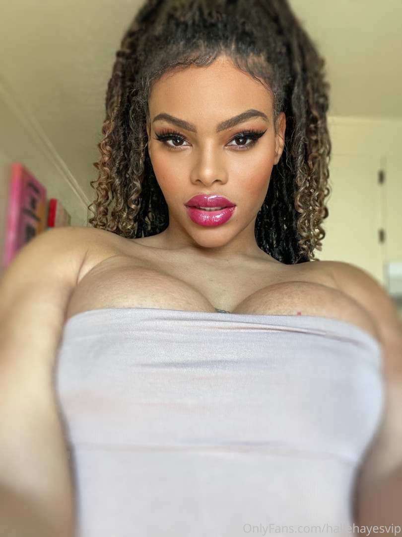 Photo by hallehayesvip published on August 30,2023 08:55:08 - BestThots