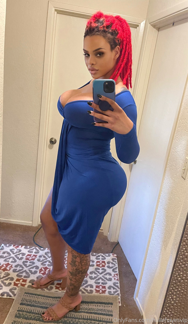 Photo by hallehayesvip published on August 30,2023 08:59:40 - BestThots