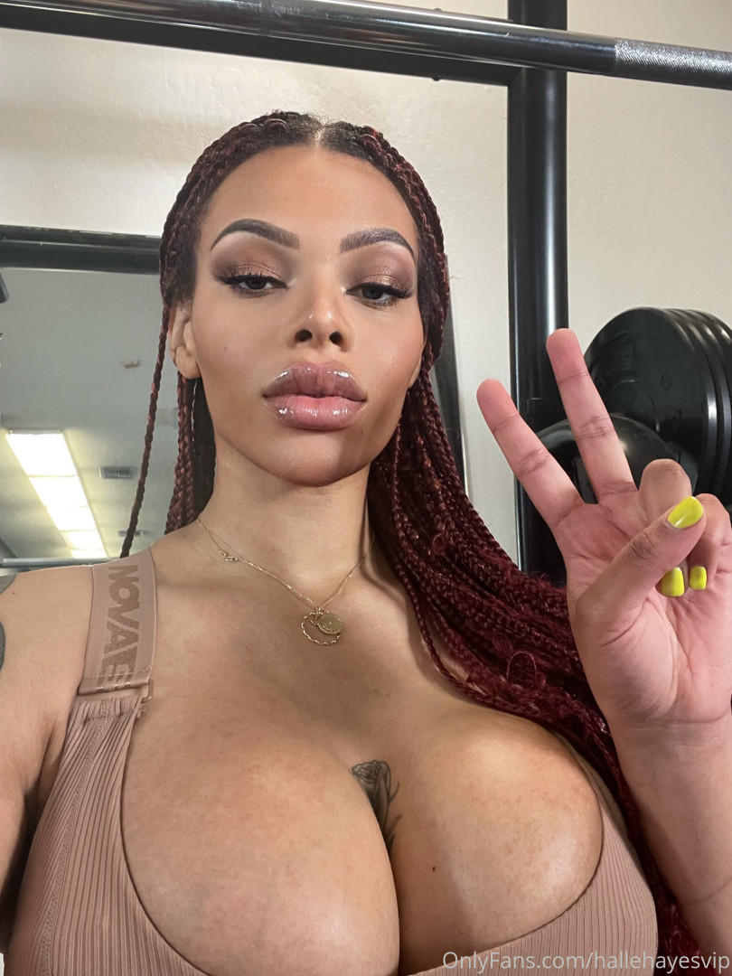 Photo by hallehayesvip published on August 30,2023 09:13:32 - BestThots