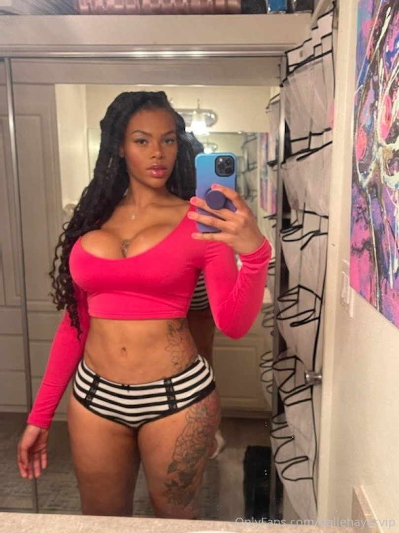 Photo by hallehayesvip published on August 30,2023 09:35:38 - BestThots