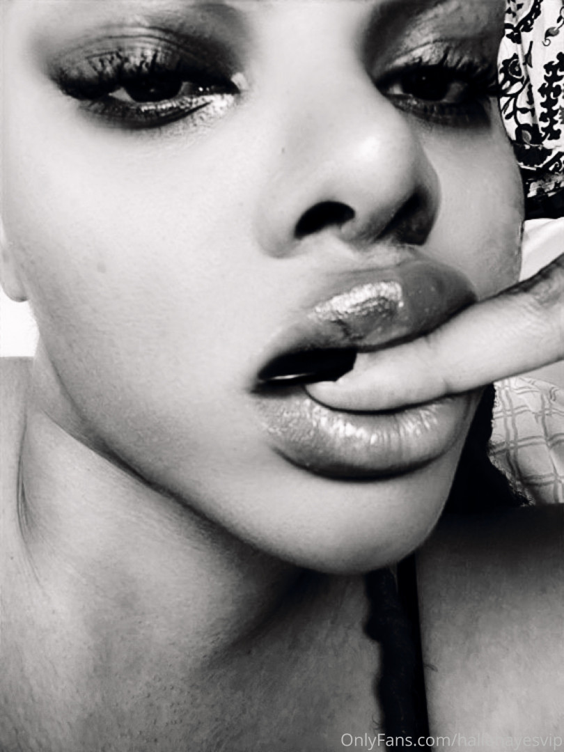 Photo by hallehayesvip published on August 30,2023 09:51:48 - BestThots