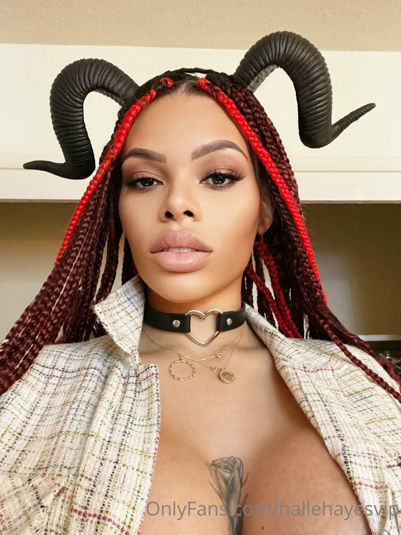 Photo by hallehayesvip published on August 30,2023 10:02:06 - BestThots