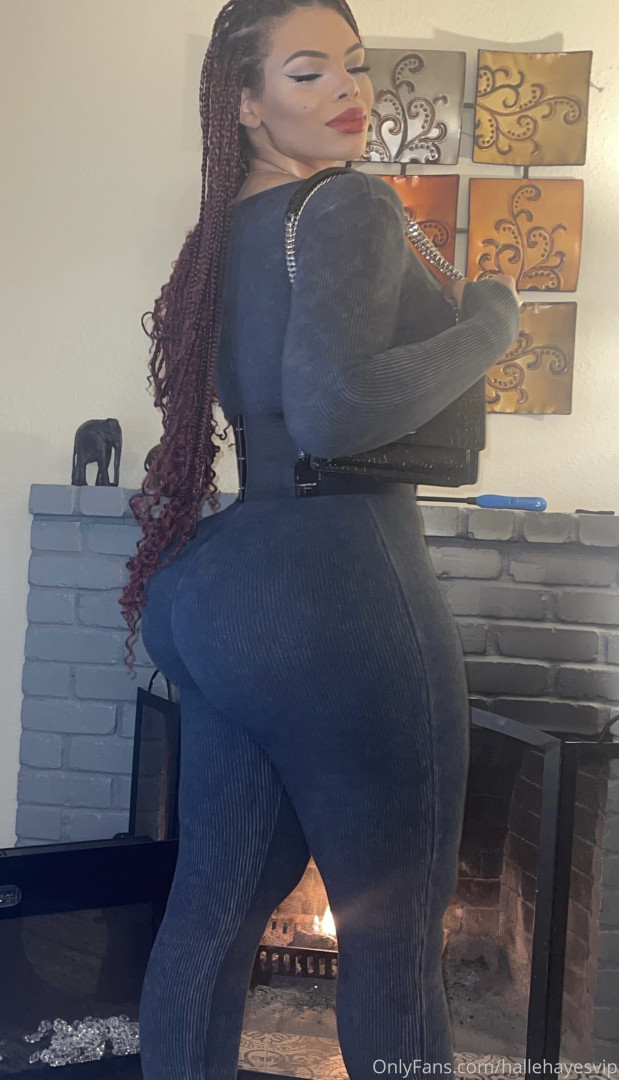 Photo by hallehayesvip published on August 30,2023 10:09:51 - BestThots