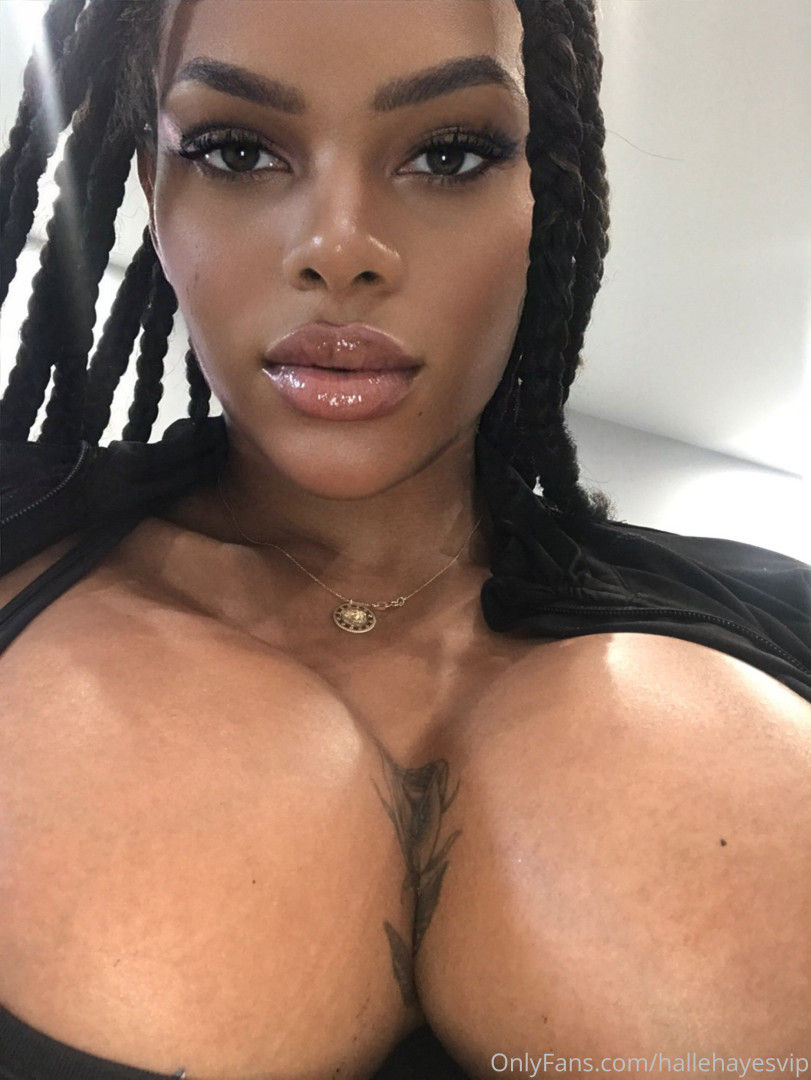 Photo by hallehayesvip published on August 30,2023 10:30:27 - BestThots