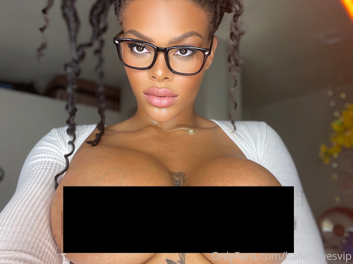 Photo by hallehayesvip published on August 30,2023 10:47:22 - BestThots