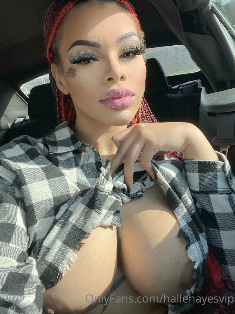 Photo by hallehayesvip published on August 30,2023 10:56:35 - BestThots