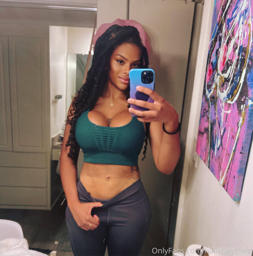 Photo by hallehayesvip published on August 30,2023 10:57:42 - BestThots