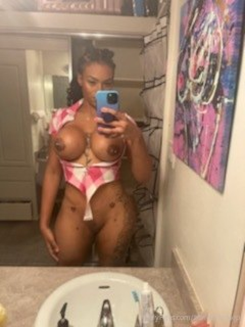 Photo by hallehayesvip published on August 30,2023 11:09:25 - BestThots