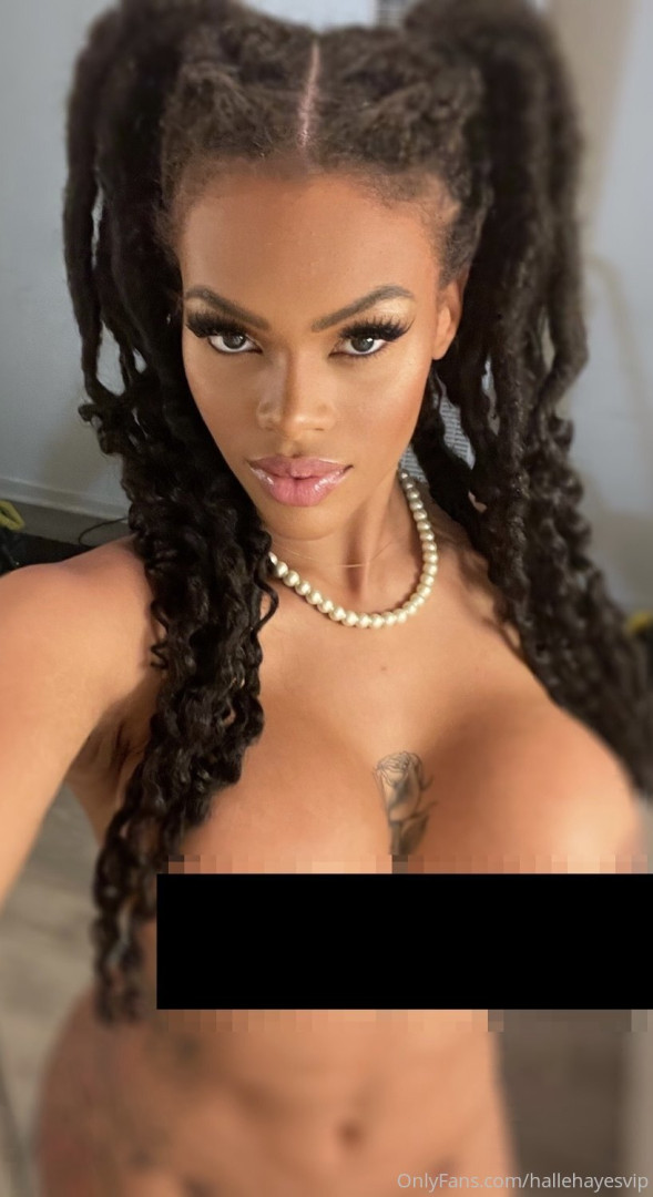 Photo by hallehayesvip published on August 30,2023 11:31:19 - BestThots