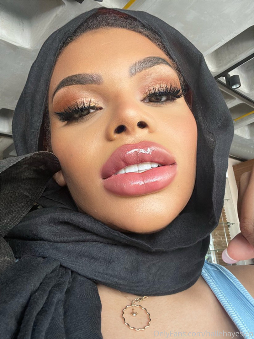 Photo by hallehayesvip published on August 30,2023 11:39:09 - BestThots