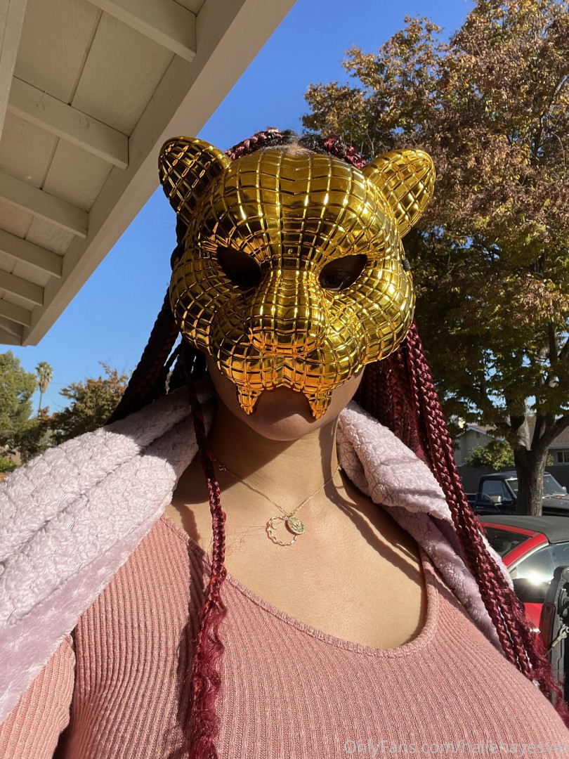 Photo by hallehayesvip published on August 30,2023 11:43:40 - BestThots